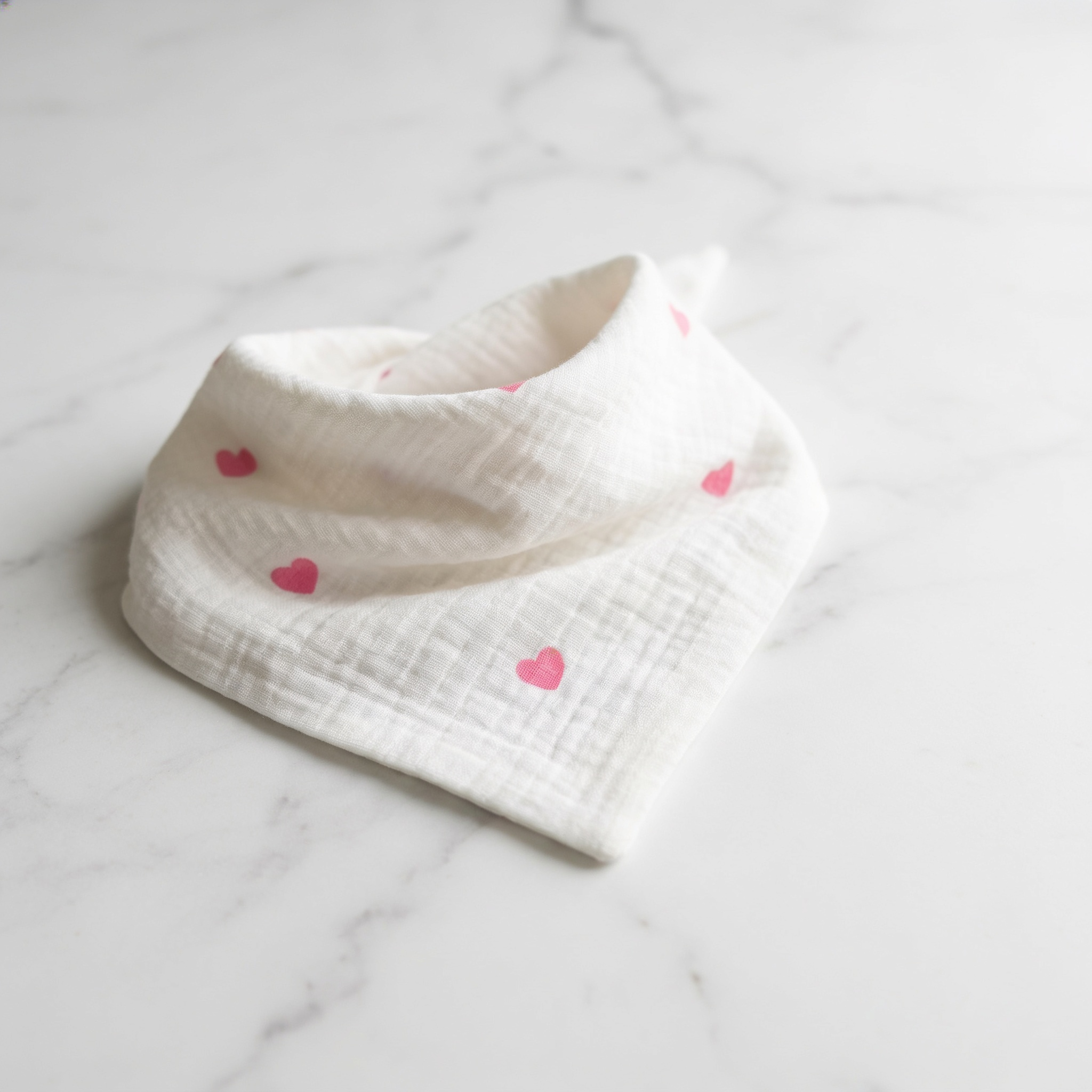 Dog bandana — pink hearts