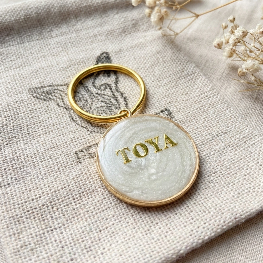 Round dog name tag — Snowy Paws